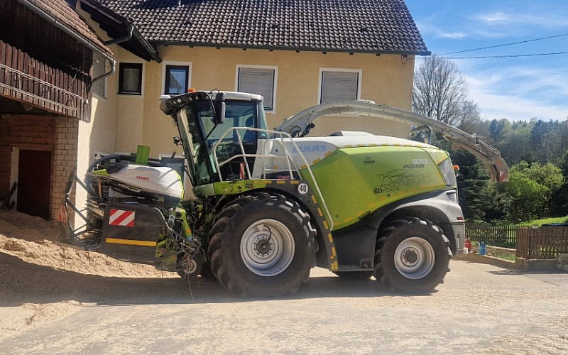 miscanthus ernte traktor